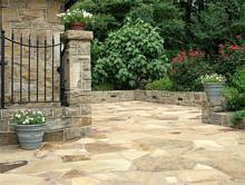 variegated flagstone patio set in random pattern design